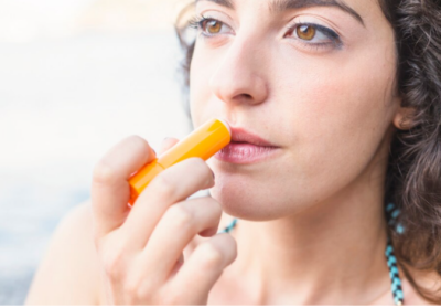 Imagem da notícia Manteiga de cacau para os lábios: hidrata mesmo ou é só tradição?